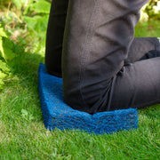 Blue garden kneeler made of FSC certified, fair trade natural rubber.