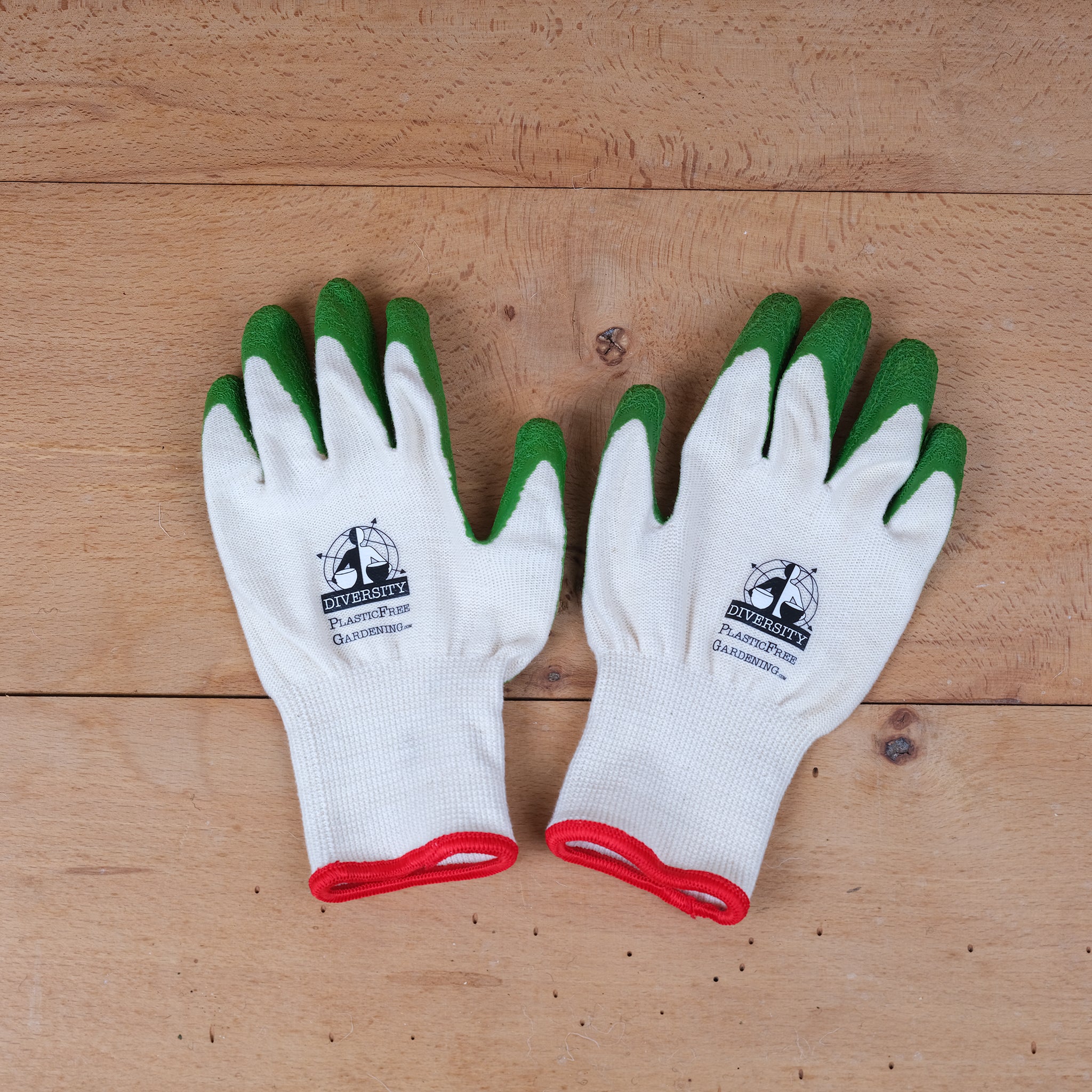 Cream coloured organic cotton gardening gloves with green FSC certified, fair trade natural rubber grips.