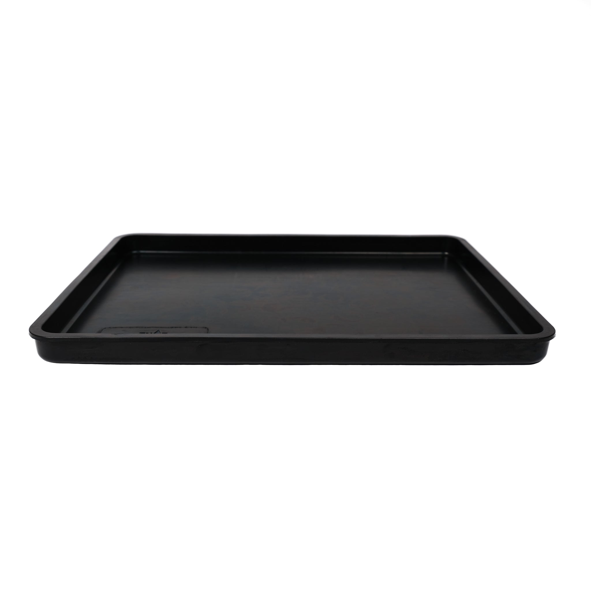 Black, plastic free tray made from FSC certified, fair trade natural rubber.