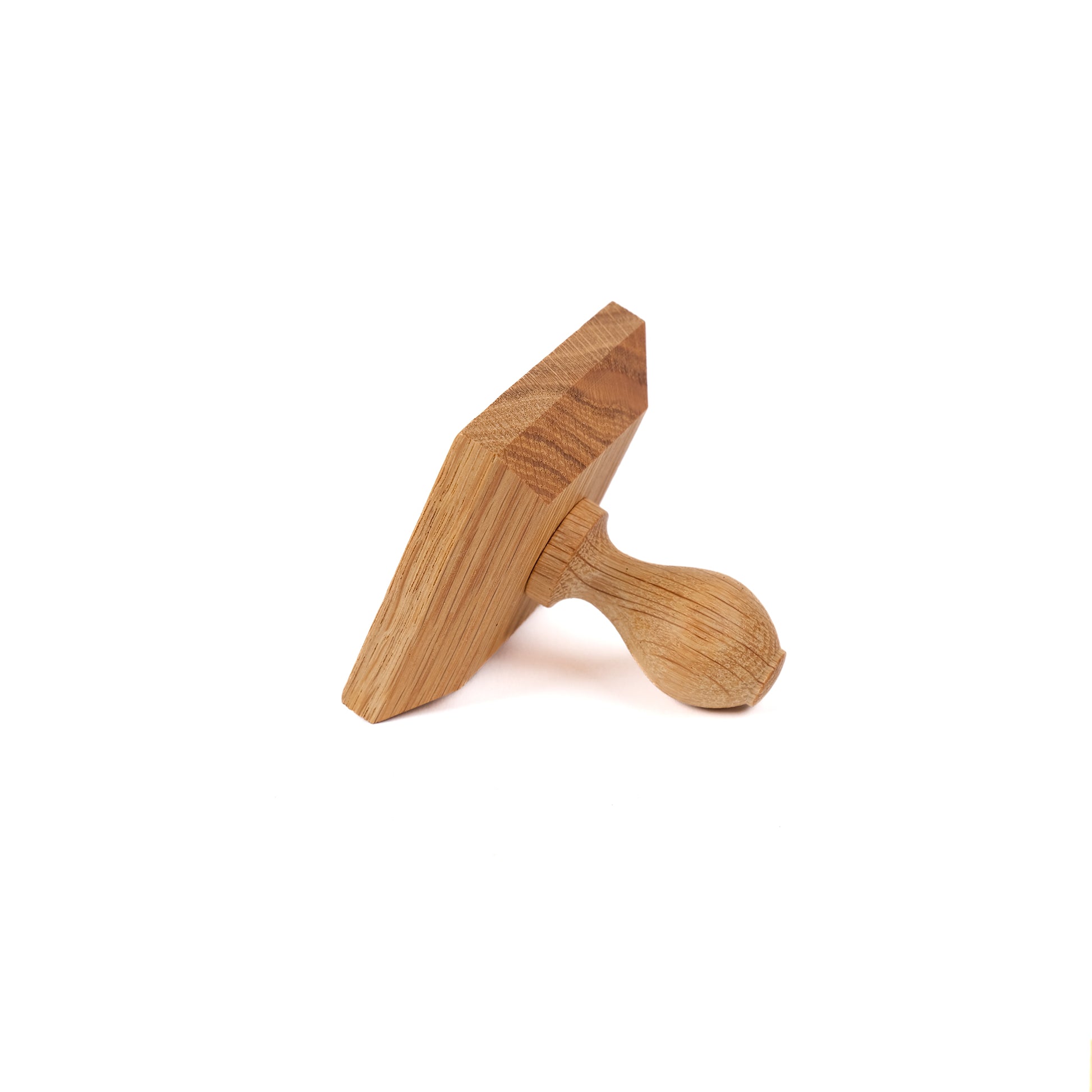 Square tamper made from sustainably sourced oak. Useful for pressing down the compost in seed trays before seed sowing.